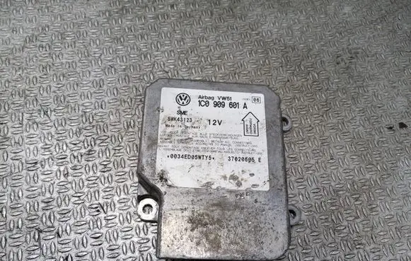 Skoda Fabia Mk1 (6Y) Airbag control unit/module 1C0909601A