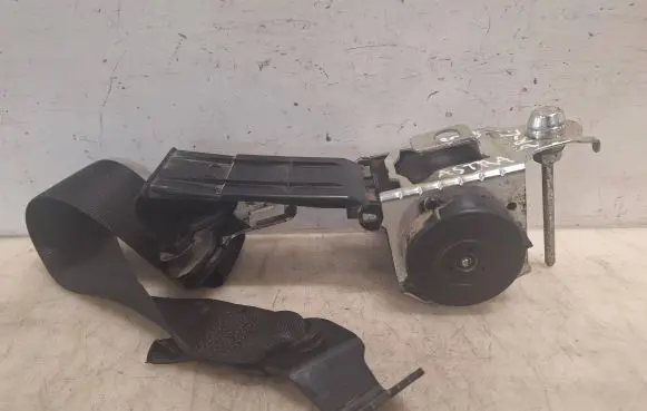Opel Astra H Front seatbelt 566331211