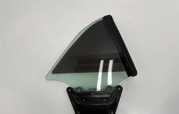 Jaguar XK - XKR Rear side window 43R001605 E000228