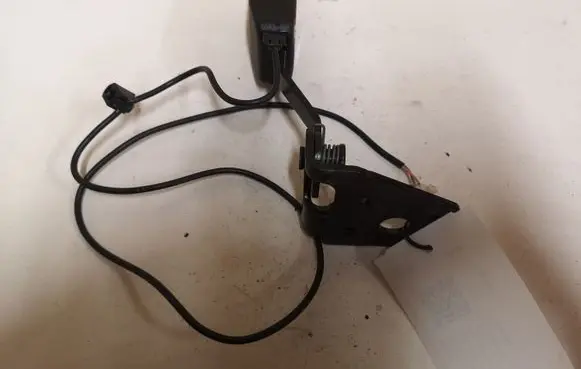 Peugeot 308 Rear seatbelt buckle C8895E148 EA3128