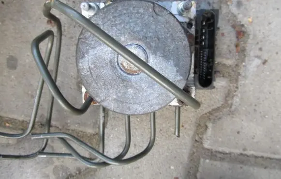 Nissan Almera N16 ABS Pump 265800330
