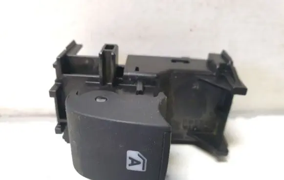 Toyota Hilux (AN120, AN130) Electric window control switch 1931451450P79