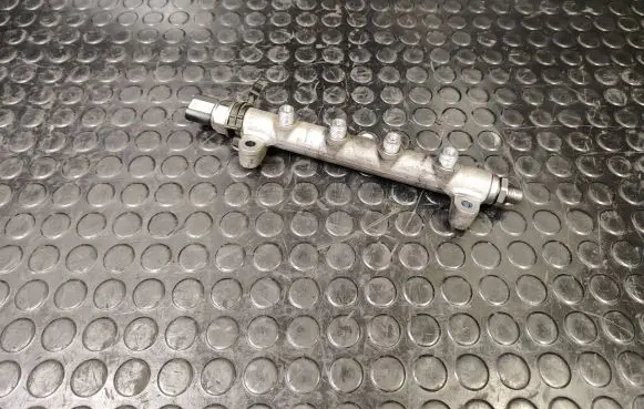 Volkswagen Touareg II Fuel main line pipe 05A906051 057130089c