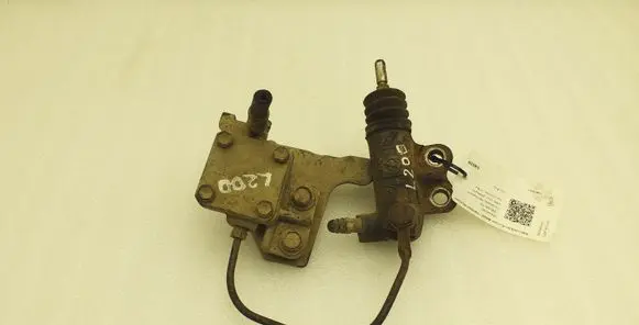 Mitsubishi L200 Clutch slave cylinder 