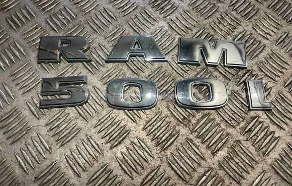 Dodge RAM 1500 DS Manufacturers badge/model letters 