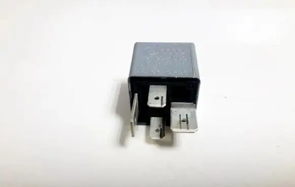 Skoda Fabia Mk1 (6Y) Other relay 191937503 v23134-j52-x228