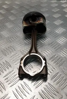 Mitsubishi Outlander Piston with connecting rod 4J11
