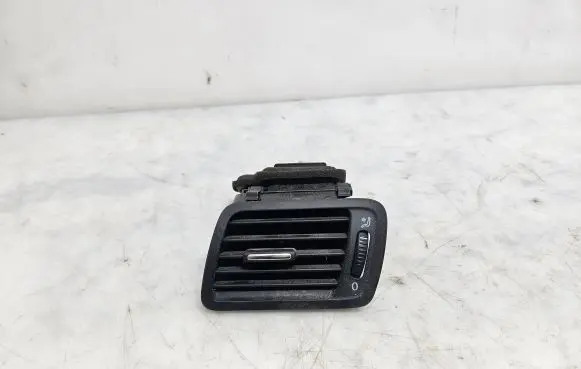 Volkswagen PASSAT B6 Dashboard side air vent grill/cover trim 3C1819701E