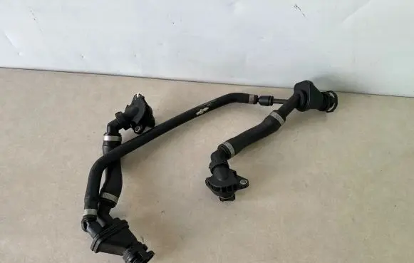 BMW 7 F01 F02 F03 F04 Breather hose/pipe 72352170 72352169