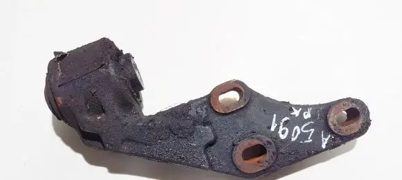 Land Rover Discovery 3 - LR3 Engine mount bracket kqb000133