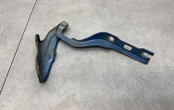 Skoda Fabia Mk3 (NJ) Engine bonnet/hood hinges 6V0823301