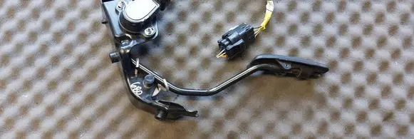 Toyota Avensis T250 Accelerator throttle pedal 8928152021 8222305060