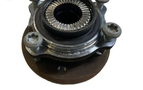 BMW X7 G07 Front wheel hub 6895674