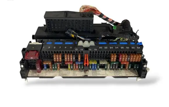 BMW 3 E46 Fuse module 8387153 8364542 8364540