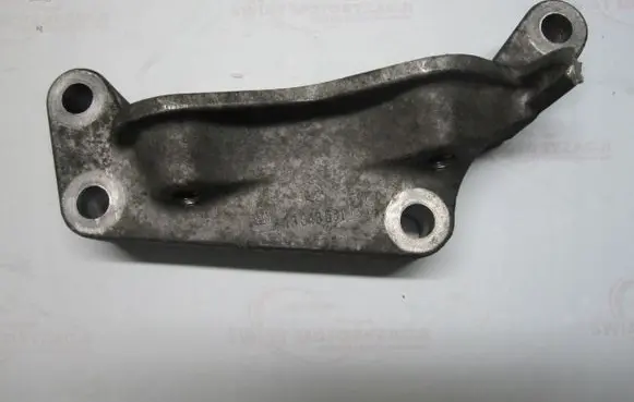 Opel Zafira C Engine mounting bracket 13343561