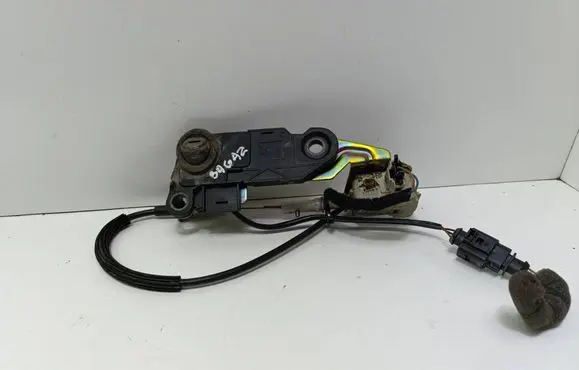 Volkswagen PASSAT B5.5 Tailgate exterior lock 3B9827297A