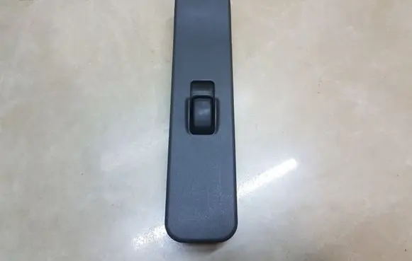 Mitsubishi Pajero Sport I Electric window control switch MR763632