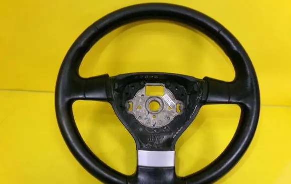Volkswagen Golf Plus Steering wheel 61618005B 1K0418991