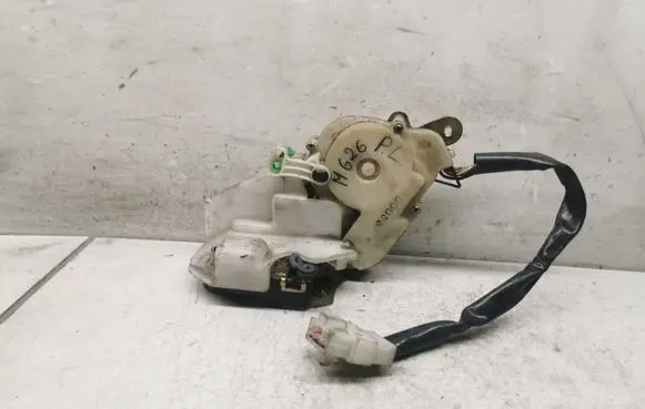 Mazda 626 Front door lock