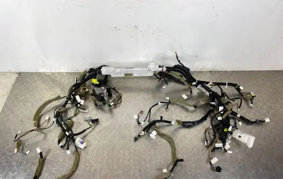 Mitsubishi Outlander IV Panel wiring 