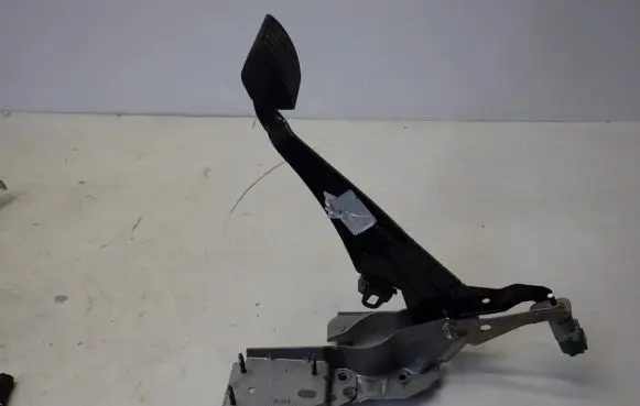 Peugeot 308 Brake pedal