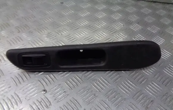 Toyota Avensis T220 Quarter vent window switch 