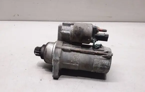 Volkswagen Golf V Starter motor 02M911023N