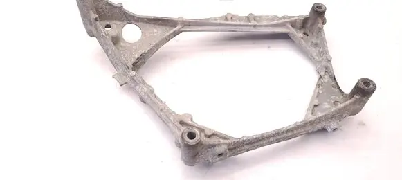Engine mounting bracket