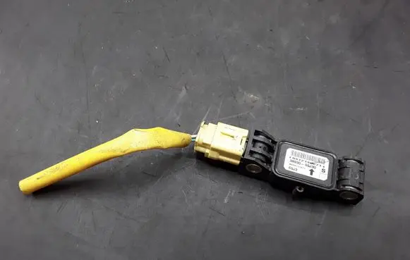 Suzuki Grand Vitara II Airbag deployment crash/impact sensor 3893065J30 W002T11871