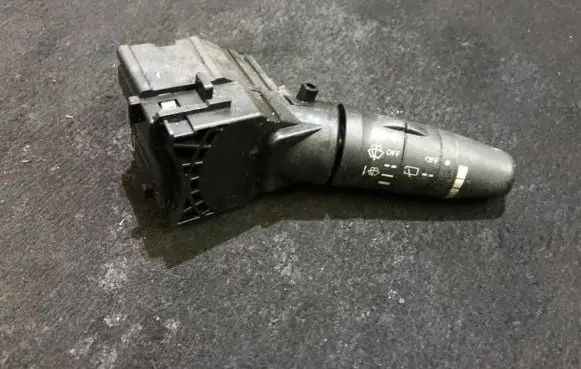 Nissan Primera Wiper control stalk 25260av770 5525