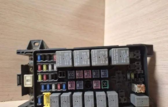 KIA Sorento Fuse module 911603e050