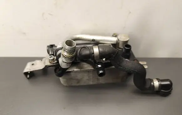 BMW 5 F10 F11 Gearbox / Transmission oil cooler 763858001 M153511