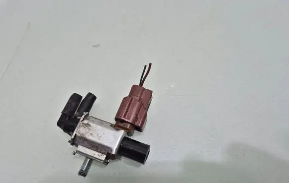Infiniti QX60 L50 Turbo solenoid valve K5T46588