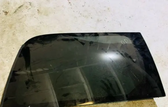 Nissan Quest Rear side window