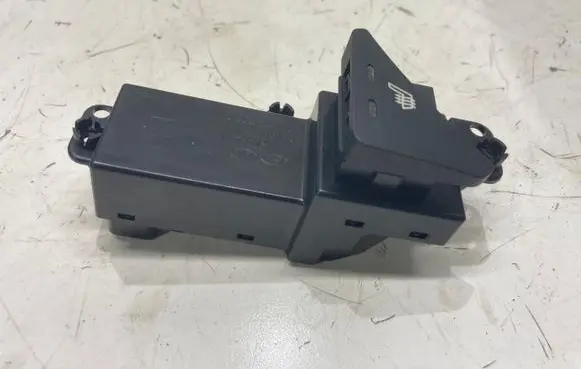 KIA Sportage Seat heating switch 933303W900WK