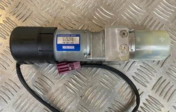 Mercedes-Benz E W211 Tailgate hydraulic pump motor 2118000848 012475 HB70971002