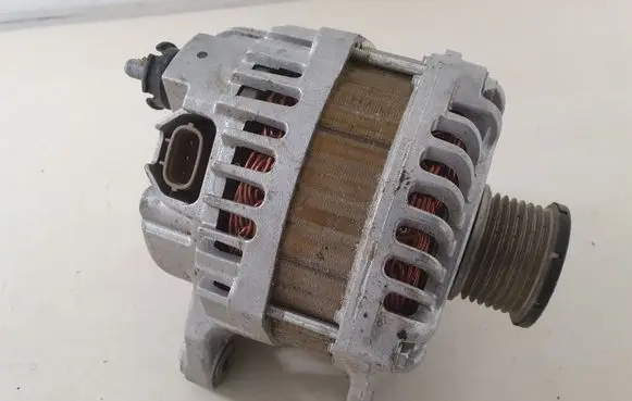 Nissan Juke I F15 Generator/alternator 23100BV80A
