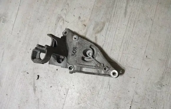 Peugeot 308 Engine mounting bracket 9808696880