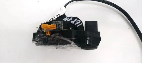 Opel Insignia A Front door lock 13579518