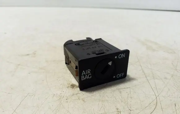 Passenger airbag on/off switch