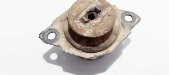 Volkswagen Golf III Engine mount bracket 01107624