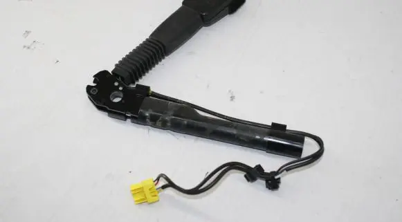 BMW 4 F32 F33 Front seatbelt buckle 7261946