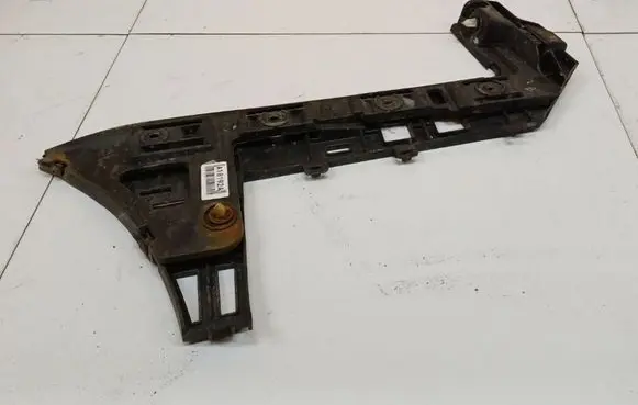 Volkswagen PASSAT B6 Front bumper mounting bracket 