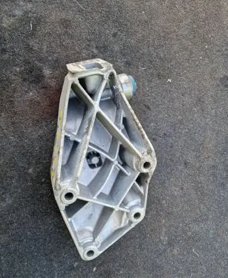 BMW 4 G22 G23 G24 G26 Engine mounting bracket 6861559 6861555