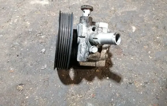 Opel Insignia A Power steering pump