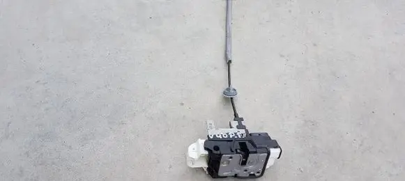 Volvo V40 Front door lock
