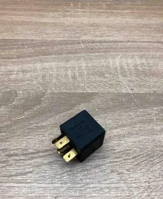 Opel Vectra B Other relay 12033862 0332209151 2030A
