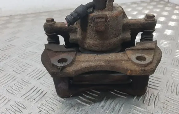 Nissan Primera Front brake caliper