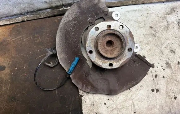 BMW 5 E60 E61 Front wheel hub 6760953