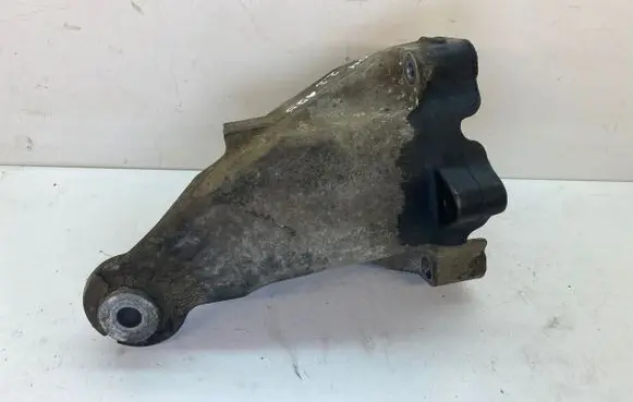 Mercedes-Benz C W204 Engine mounting bracket A6512233404 AC46000